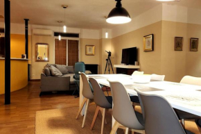Large apartment AIRCON Balcony Grand Buffets 3 bedrooms 1 bath